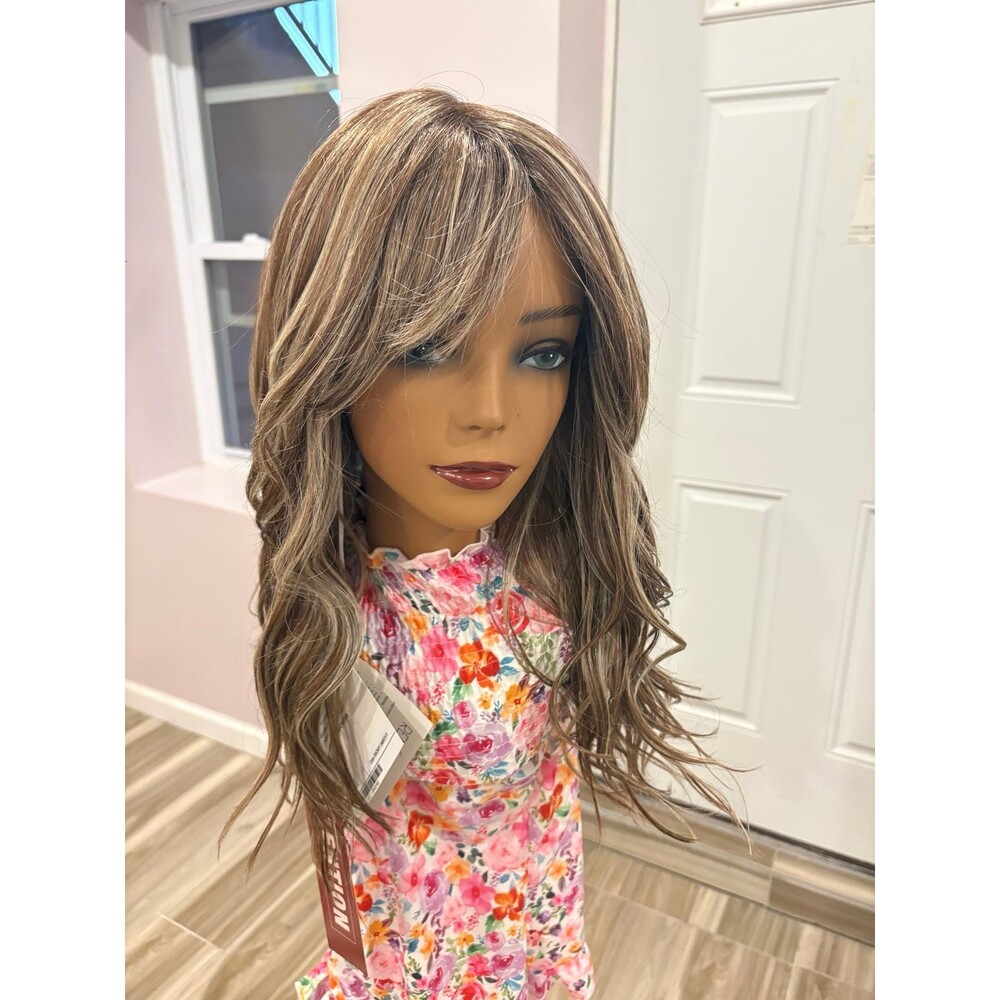 René of Paris “Posh wavez” wig in color Snowy umber New